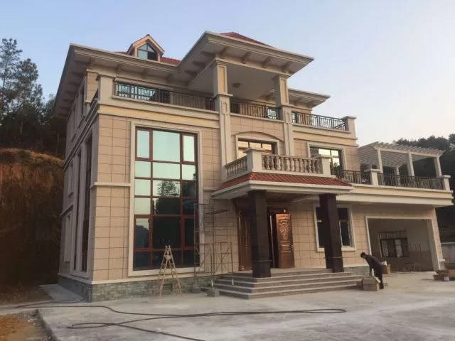 真石漆分格、底漆、罩面漆施工及噴涂厚度